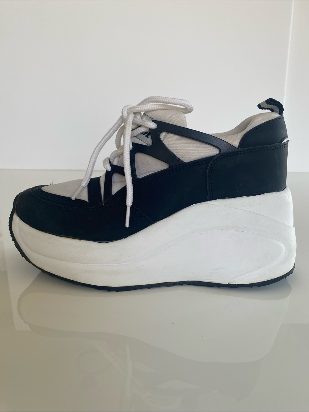Rare Vintage Y2K Splash Platform Sneakers 8 Black & White